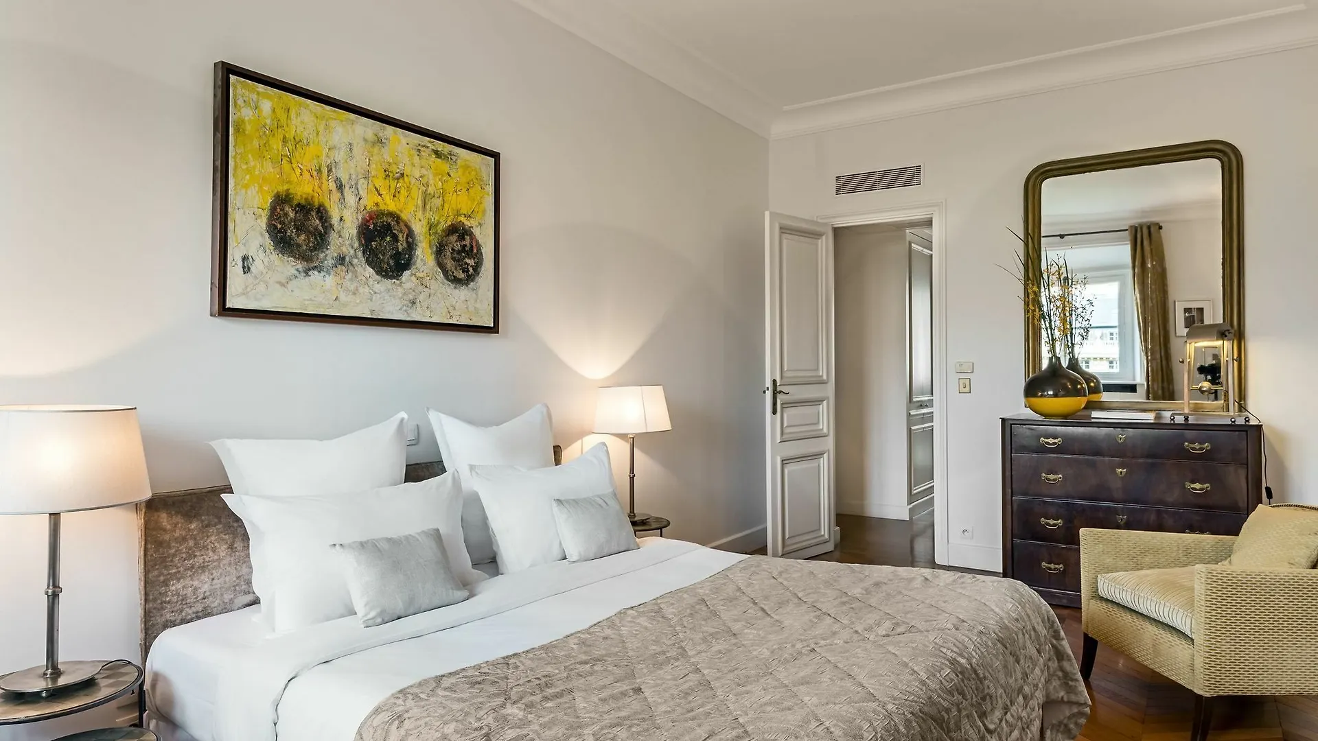Palais Petit - Two Bedroom Apartment Paris