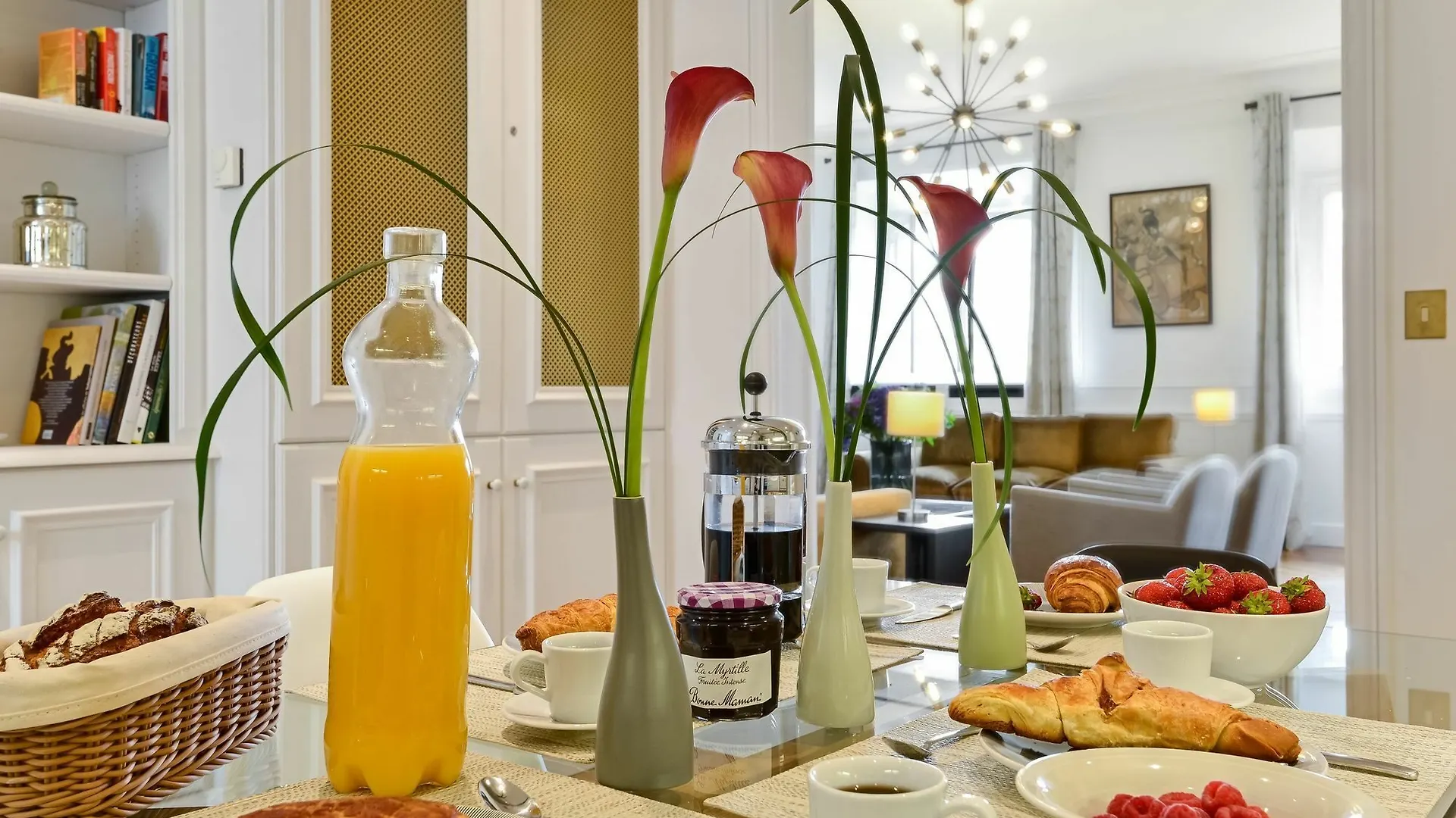 Palais Petit - Two Bedroom Paris
