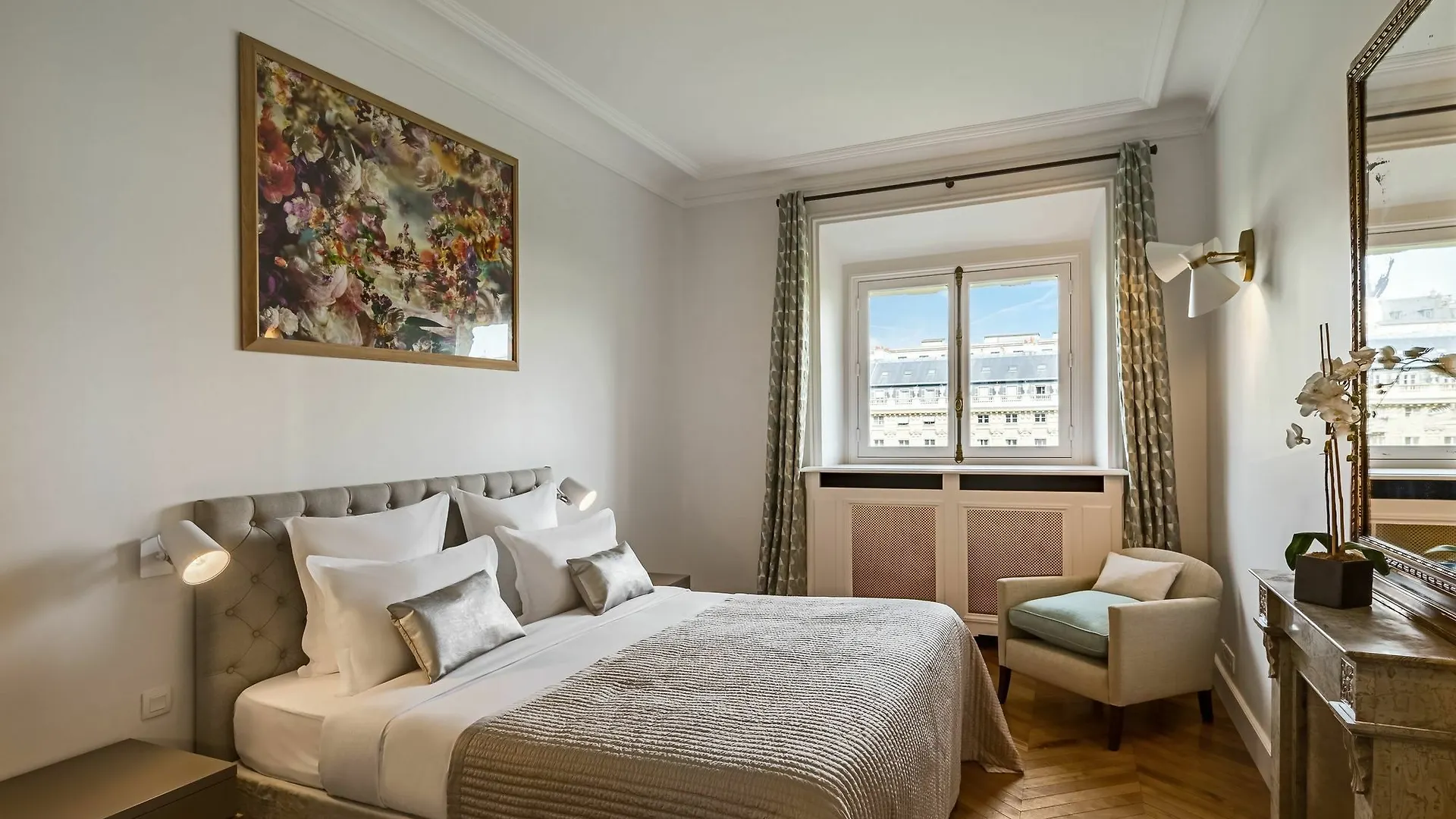 Palais Petit - Two Bedroom Paris
