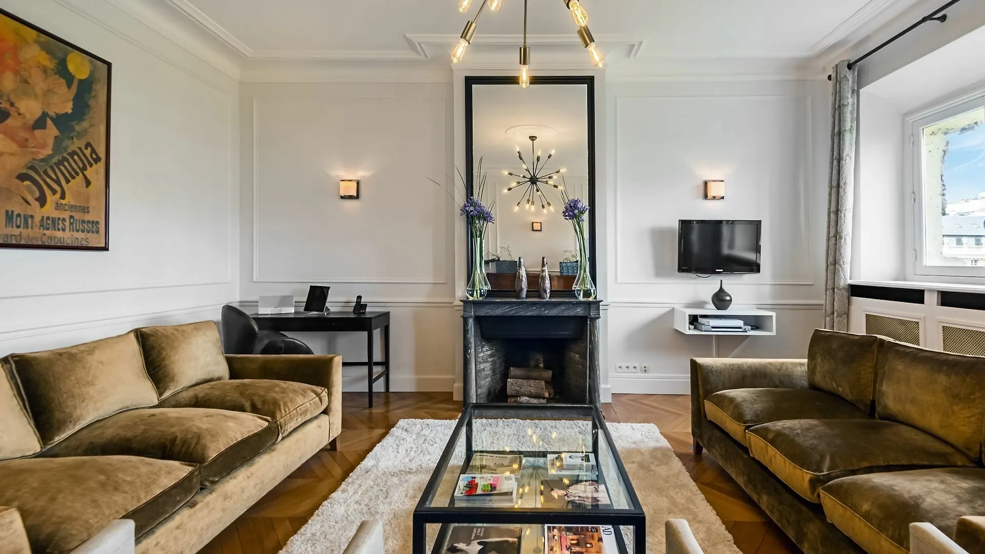 Palais Petit - Two Bedroom Apartment Paris